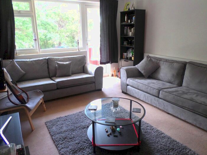 2 Bedroom Flat To Rent In Redhill Drive, Bournemouth, BH10