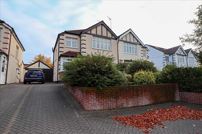 3 Bedroom Semi-Detached House To Rent In Brighton Road, Coulsdon, CR5
