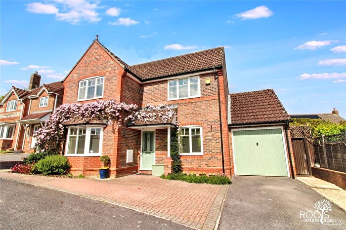 3 Bedroom Detached House For Sale In Wansey Gardens, Newbury, Berkshire, RG14