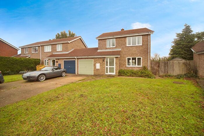 3 Bedroom Link Detached House For Sale In The Glebe, Lawshall, Bury St. Edmunds, Suffolk, IP29
