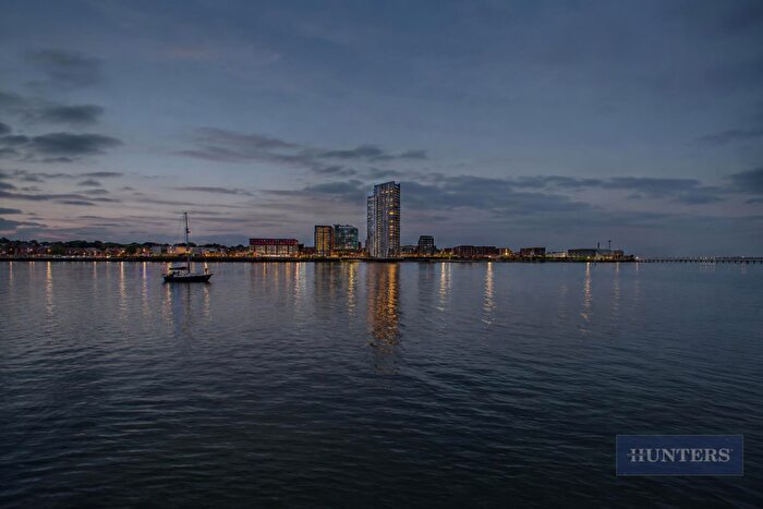 3 Bedroom Town House For Sale In Calshot Court, Ocean Village, SO14