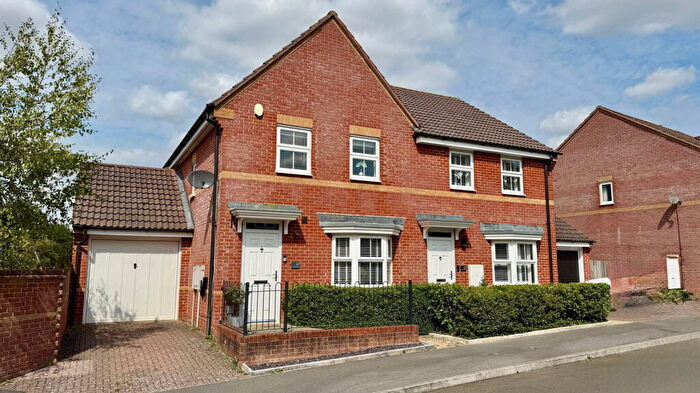 3 Bedroom Semi-Detached House For Sale In Laurel Gardens, Greenham, Thatcham, RG19