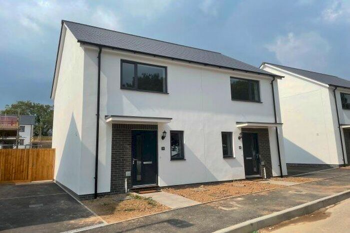 2 Bedroom Property To Rent In Kober Way, St. Austell, PL25