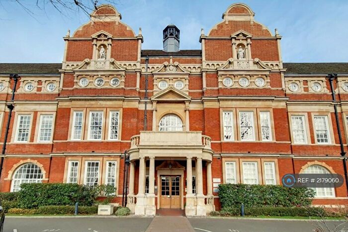 Studio To Rent In Great Hall, London, SW11