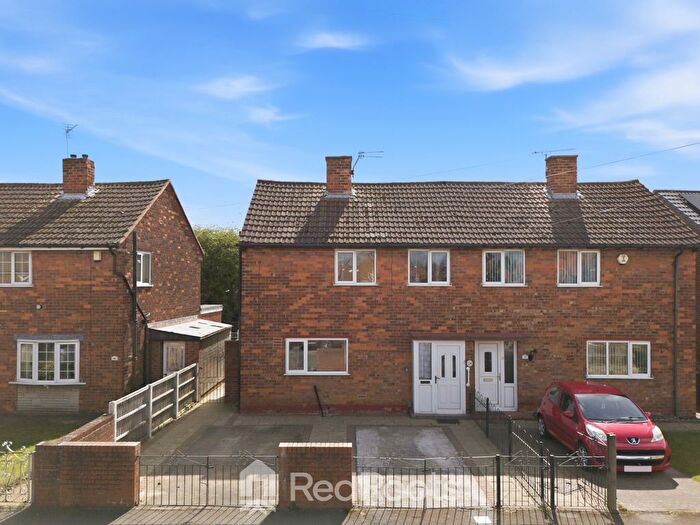 3 Bedroom Semi-detached House For Sale In Pipering Lane, Doncaster, South Yorkshire, DN5