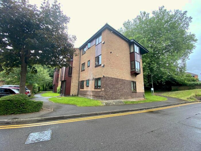 2 Bedroom Flat To Rent In St. Pauls Court, Reading, RG1