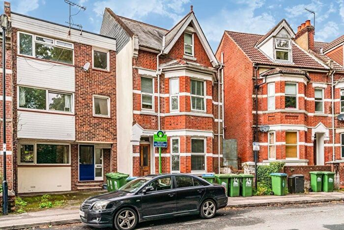 Flat To Rent In Silverdale Road, Southampton, SO15