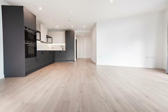 2 Bedroom Apartment To Rent In Coster Avenue, Hackney, N4