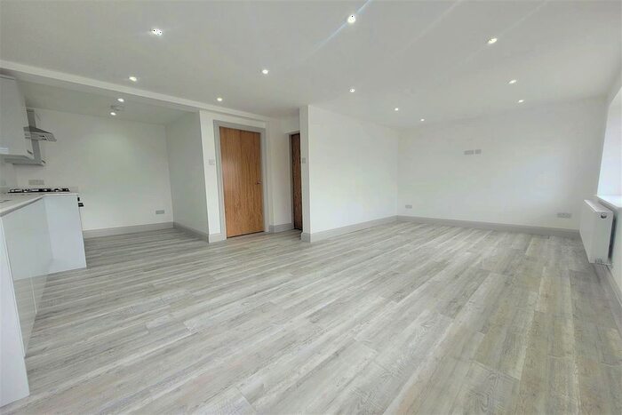 2 Bedroom Flat To Rent In Buxton Road, High Lane, Stockport, SK6