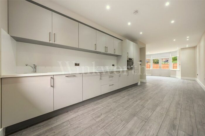 2 Bedroom Apartment To Rent In Finchley Road, London, NW11