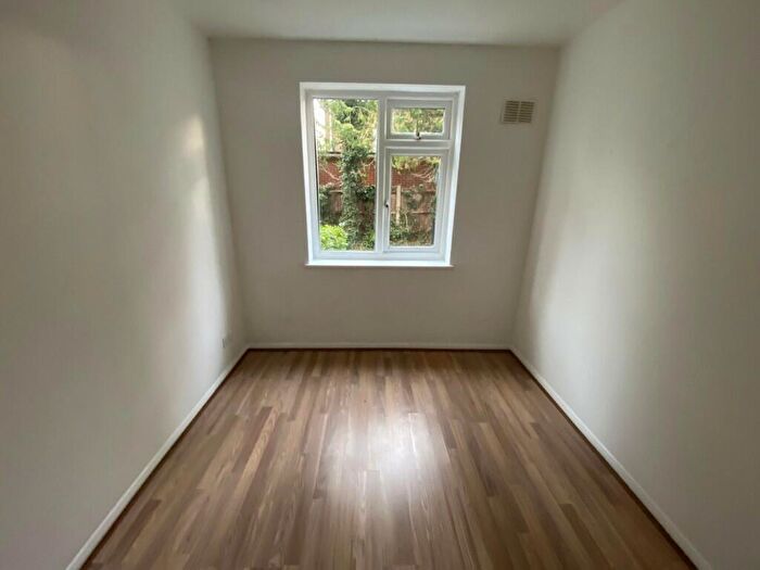 2 Bedroom Flat To Rent In Albany Road, Enfield, Middlesex, EN3
