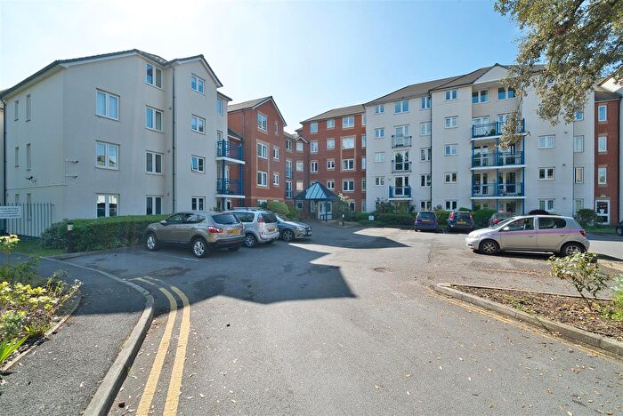 1 Bedroom Flat For Sale In Beach Road, Weston-Super-Mare, BS23