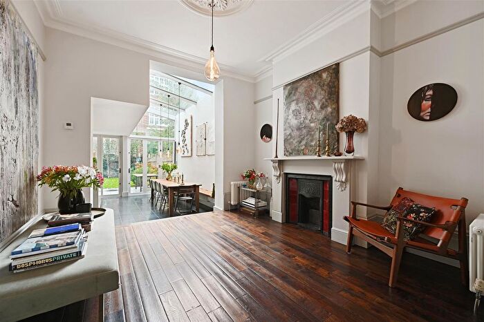 6 Bedroom Semi-Detached House For Sale In Thornfield Road, London, W12