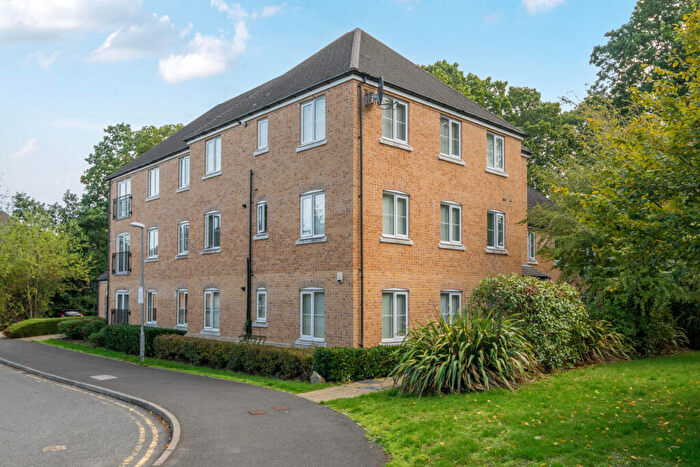 2 Bedroom Flat For Sale In Waratah Drive, Chislehurst, Kent, BR7