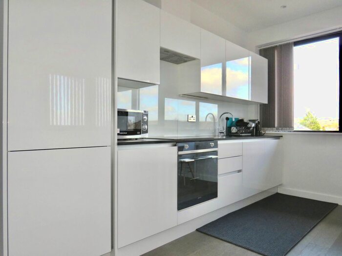 2 Bedroom Flat To Rent In Everard Close, St. Albans AL1