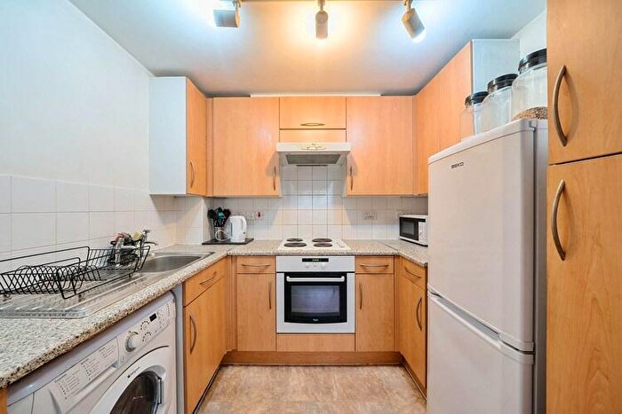 2 Bedroom Flat For Sale In Kingsoak House, Woking, Surrey, GU21