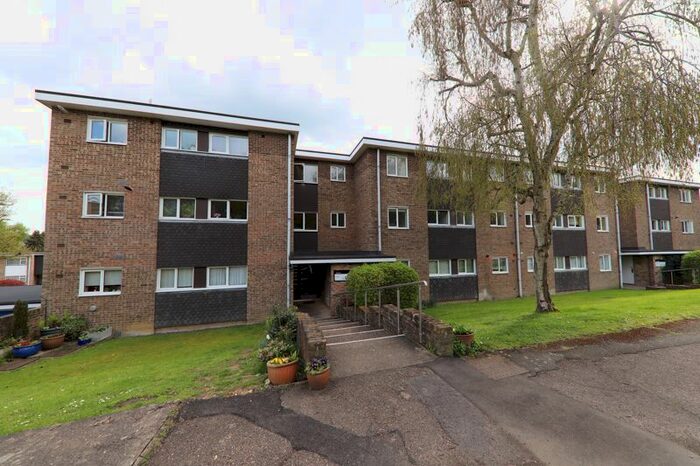 3 Bedroom Flat To Rent In Upper Hitch, Watford, WD19