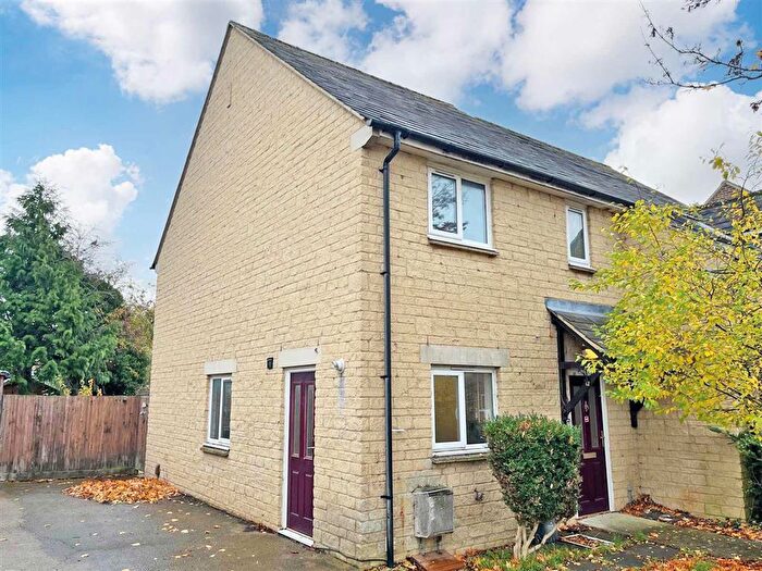 3 Bedroom Semi Detached House For Sale In Pembroke Place, Bampton, OX18