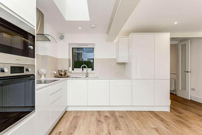 3 Bedroom Semi-Detached House To Rent In Keildon Road, London, SW11