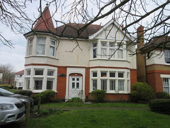 1 Bedroom Flat To Rent In Park Road, Westcliff On Sea, SS0