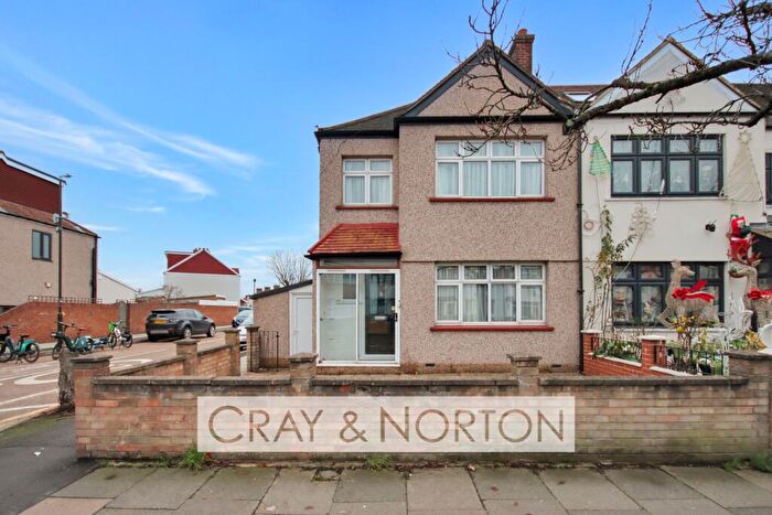 3 Bedroom End Of Terrace House For Sale In Sherwood Park Road, Mitcham, CR4