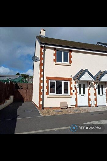 2 Bedroom End Of Terrace House To Rent In Old Market Place, Holsworthy, EX22