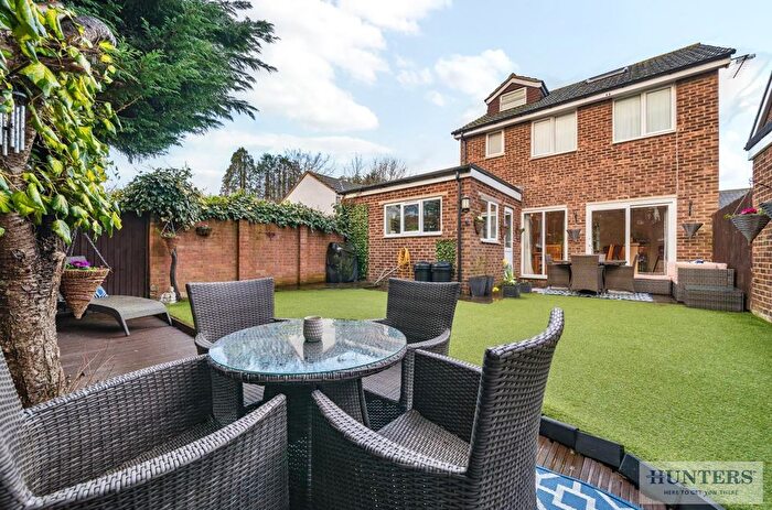 4 Bedroom Detached House For Sale In Randolph Close, Bexleyheath, DA7