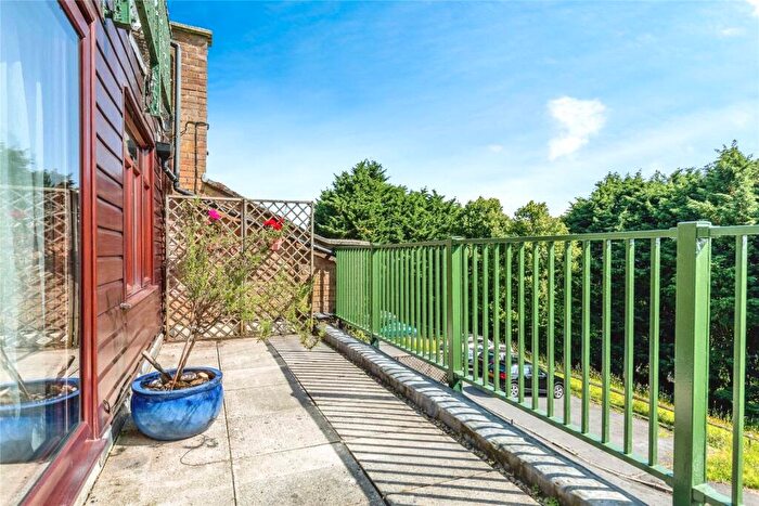 2 Bedroom Flat For Sale In Briary Road, Portishead, Bristol, Somerset, BS20