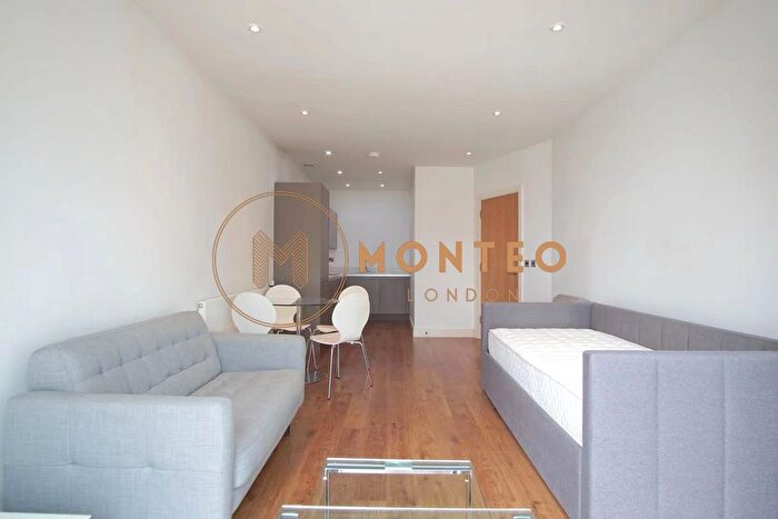 1 Bedroom Flat For Sale In Lighterman Point, New Village Avenue, London, E14