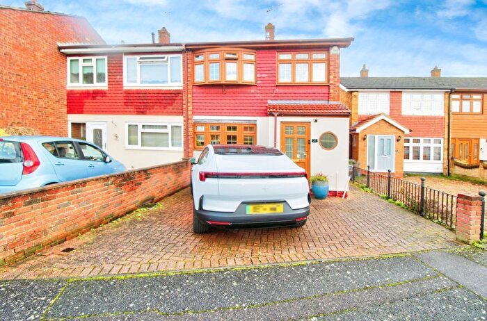 3 Bedroom Semi-Detached House To Rent In Patmore Way, Romford, RM5