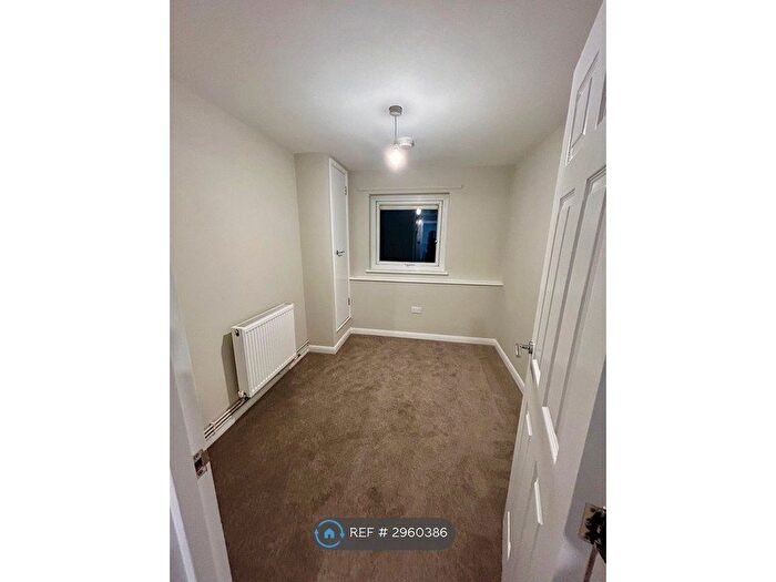3 Bedroom Flat To Rent In Orchard, Northfleet, DA11