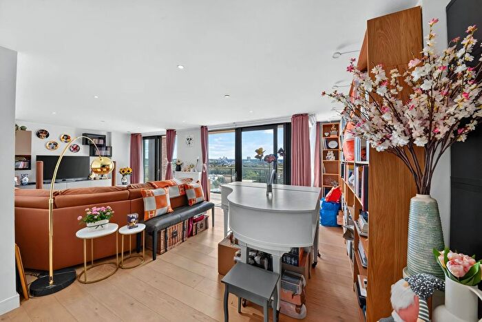 2 Bedroom Flat For Sale In East Ferry Road, London, E14