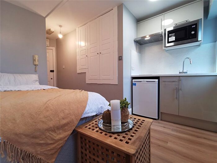 Studio To Rent In High Road, Willesden, NW10