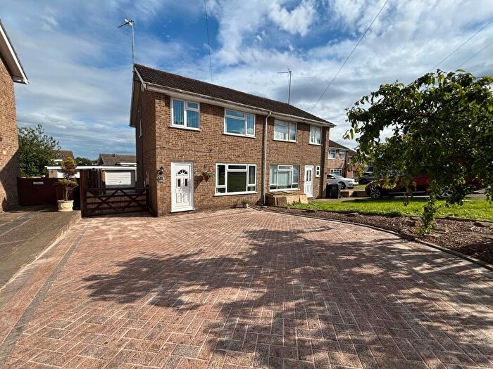 3 Bedroom Semi Detached House For Sale In Thruxton Drive, Parklands, Northampton, NN3
