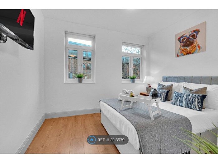 2 Bedroom Flat To Rent In Upper Richmond Road, London, SW15