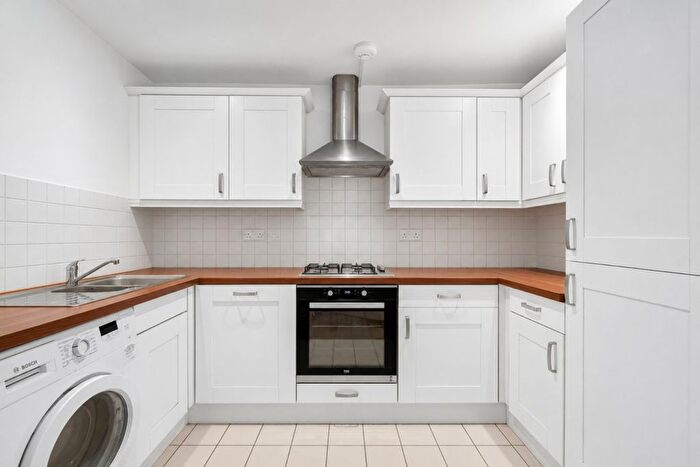 3 Bedroom Bungalow To Rent In Bluegate Mews, Cable Street, E1