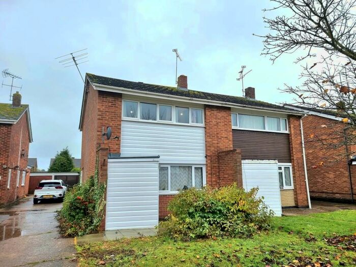 3 Bedroom Semi-Detached House To Rent In Austin Road, Woodley, RG5