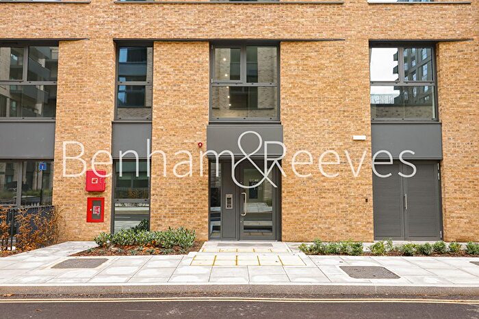 1 Bedroom Flat To Rent In Scarlet Court, Woodberry Park, N4