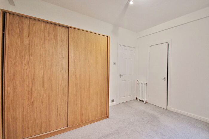 1 Bedroom Flat To Rent In Latymer Court, Hammersmith Road, Hammersmith, W6