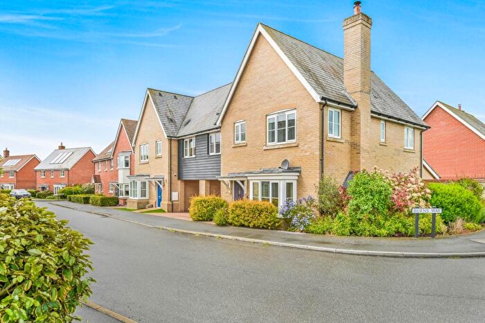 4 Bedroom Link Detached House For Sale In Burns Way, Thaxted, Dunmow, Essex, CM6