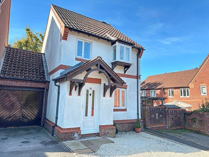 3 Bedroom Link Detached House For Sale In Bishops Waltham, SO32