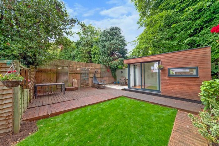 3 Bedroom Flat To Rent In Finchley Road, London, NW11