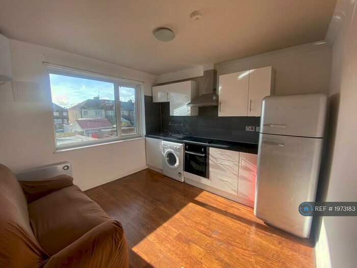 1 Bedroom Flat To Rent In Crow Lane, Romford, RM7