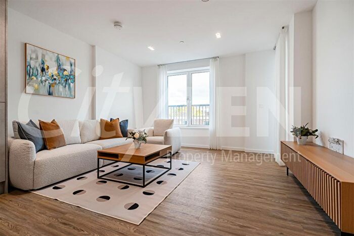 1 Bedroom Flat To Rent In Wheatstone Gardens, London, W10