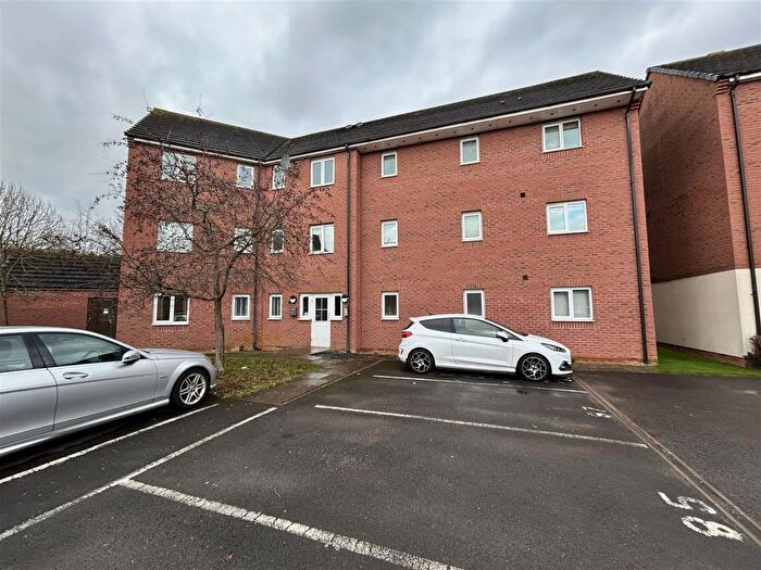 2 Bedroom Flat For Sale In Barley Leaze, Chippenham, SN14