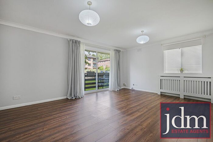 2 Bedroom Flat For Sale In Albemarle Road, Beckenham, BR3