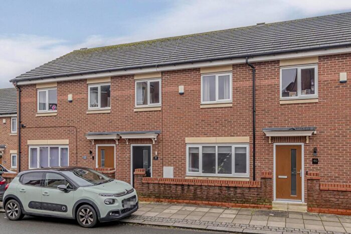 3 Bedroom Town House To Rent In Commercial Road, Stoke On Trent, ST1