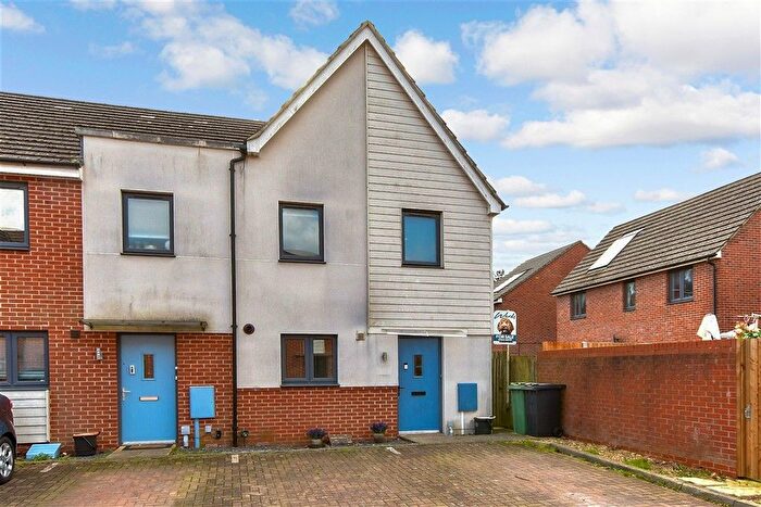 2 Bedroom End Terrace House For Sale In Clare Way, Maidstone, Kent, ME15