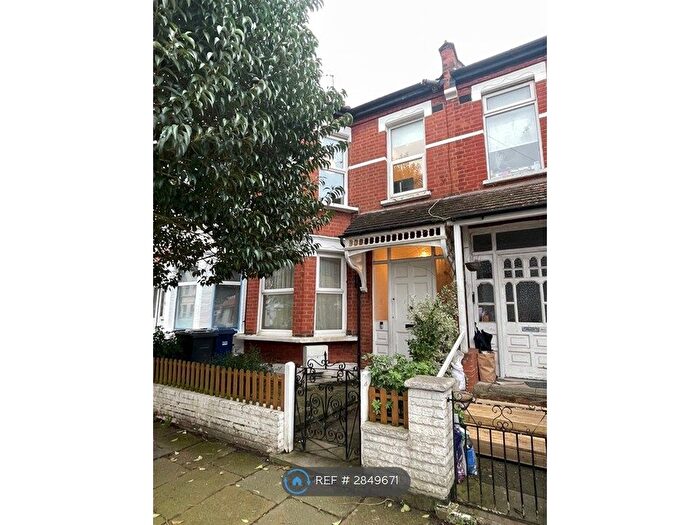 3 Bedroom Terraced House To Rent In Derby Avenue, London, N12