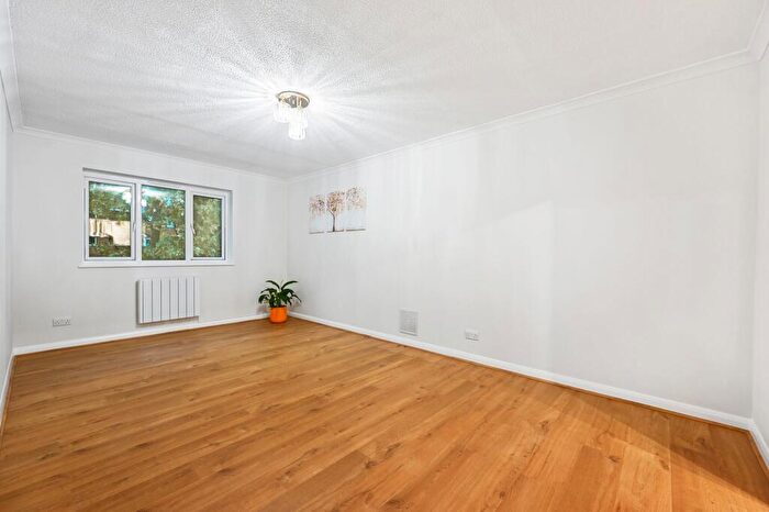 1 Bedroom Apartment To Rent In Grove Road, Kingfisher Court, SM1